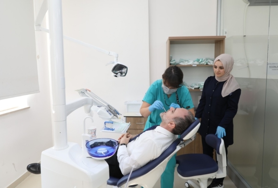 Diş Hekimliği Fakültesi Hasta Kabulüne Devam Ediyor 